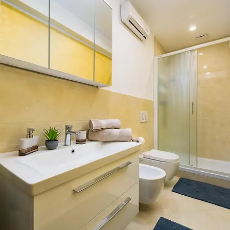Leni Apartment *