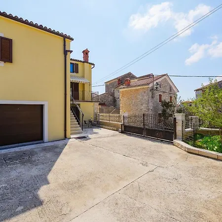Leni * Sveti Lovreč Pazenatički